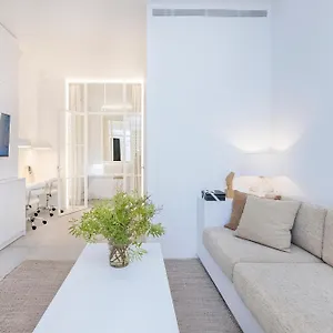 Bhost - Lumiere Apartment